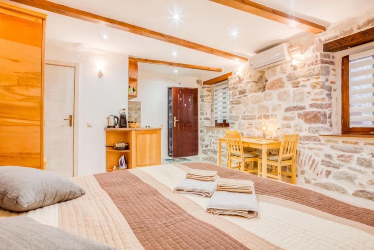 Kotor Bagus - Cozy Boutique Old Town Studio With Seaview Terrace ภายนอก รูปภาพ