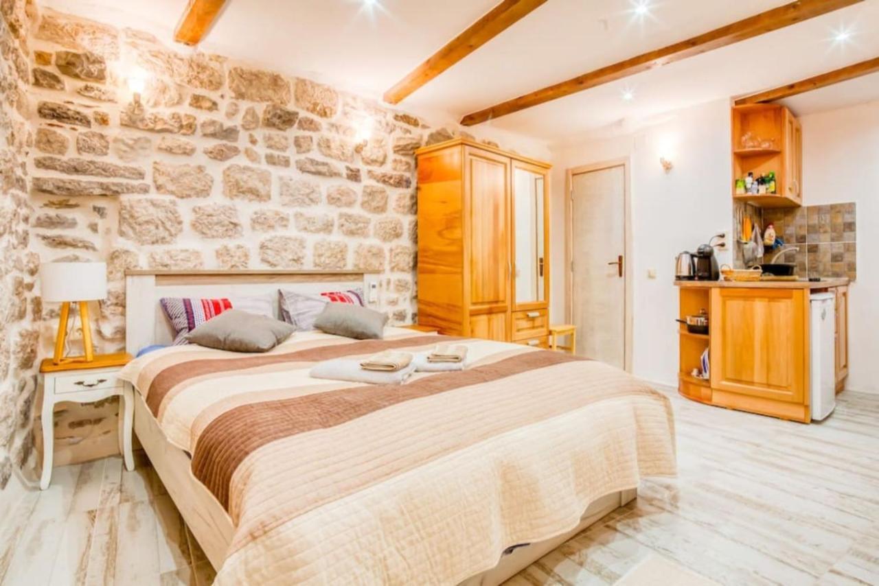 Kotor Bagus - Cozy Boutique Old Town Studio With Seaview Terrace ภายนอก รูปภาพ